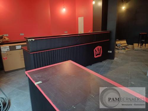 02) Bar et desk en cours de montage